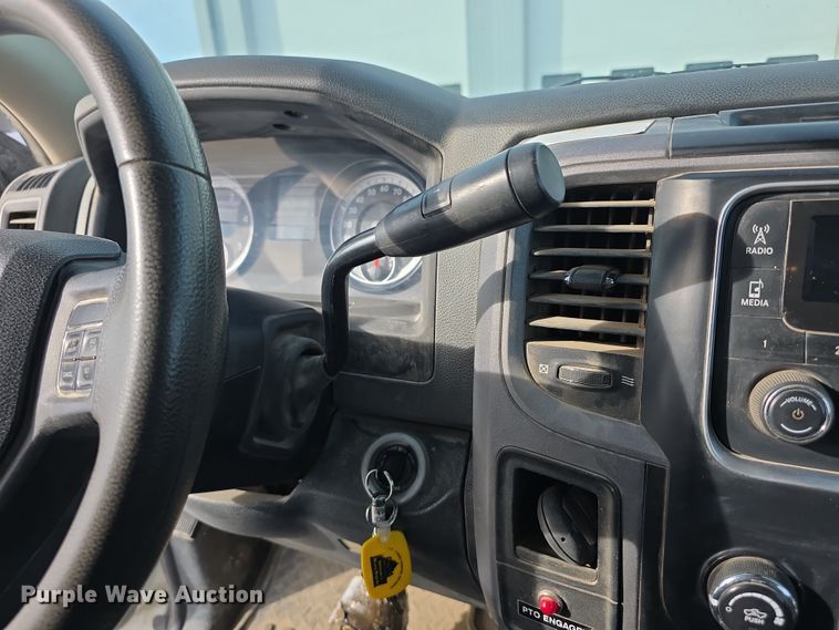 image for item FI0806 2014 Dodge Ram 5500HD bucket truck