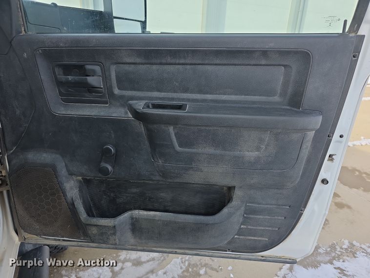 image for item FI0806 2014 Dodge Ram 5500HD bucket truck