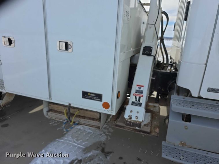 image for item FI0807 2011 Freightliner Business Class M2 bucket truck