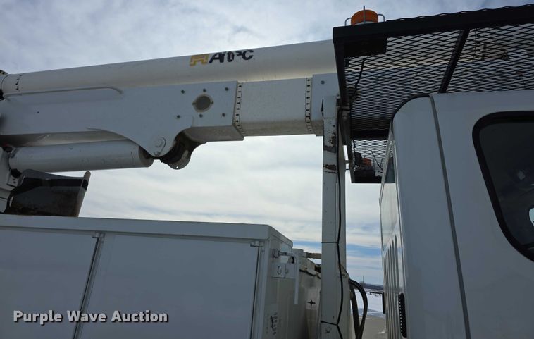 image for item FI0807 2011 Freightliner Business Class M2 bucket truck