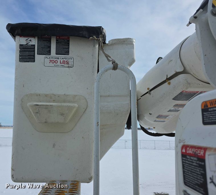 image for item FI0807 2011 Freightliner Business Class M2 bucket truck