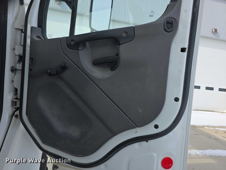 image for item FI0807 2011 Freightliner Business Class M2 bucket truck