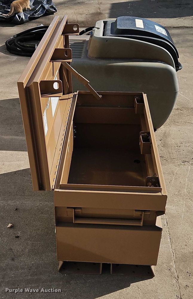 image for item FN5563 Fuel transfer tank