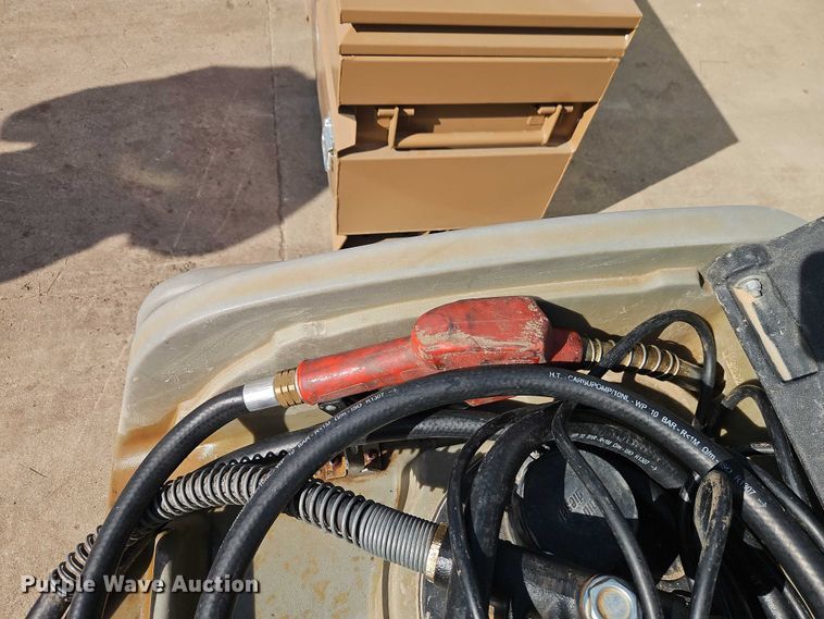 image for item FN5563 Fuel transfer tank