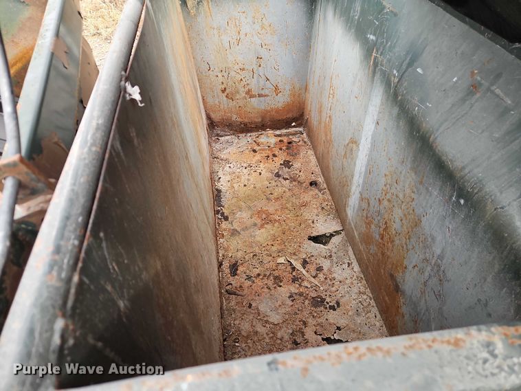 image for item FN5572 (11) dumpsters