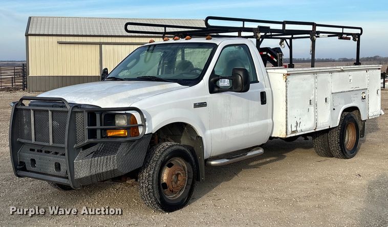 image for item FO3522 2007 Ford F350 utility bed pickup truck