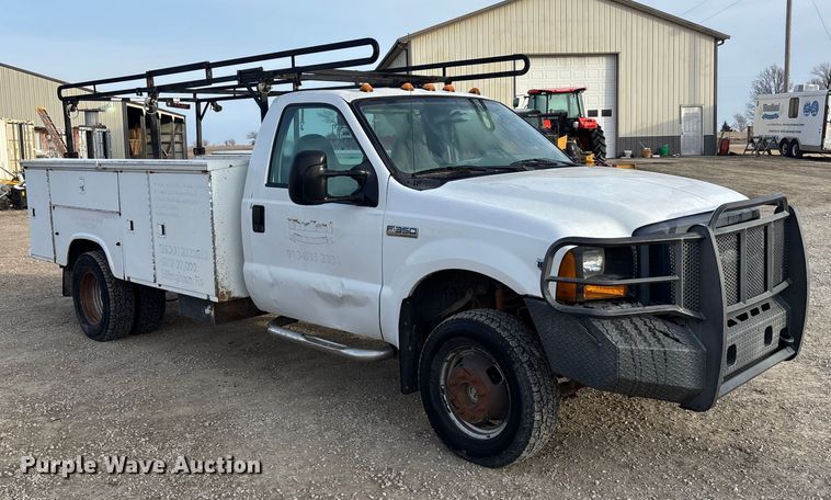 image for item FO3522 2007 Ford F350 utility bed pickup truck