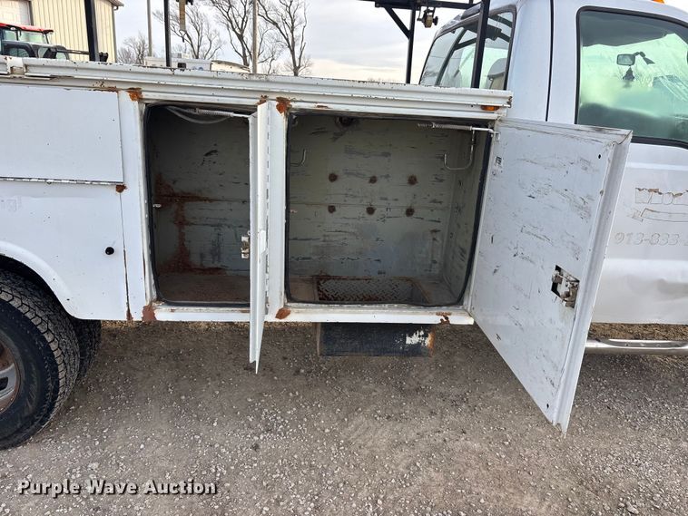 image for item FO3522 2007 Ford F350 utility bed pickup truck