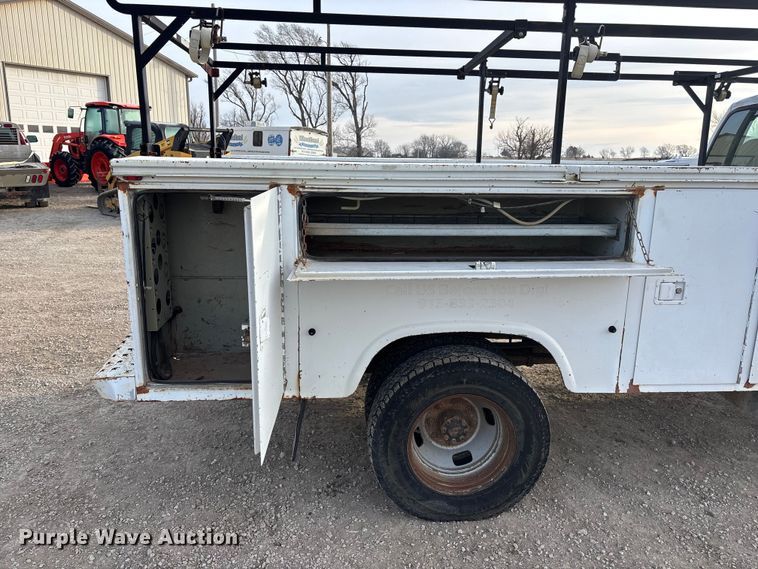 image for item FO3522 2007 Ford F350 utility bed pickup truck