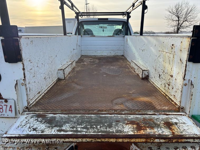 image for item FO3522 2007 Ford F350 utility bed pickup truck