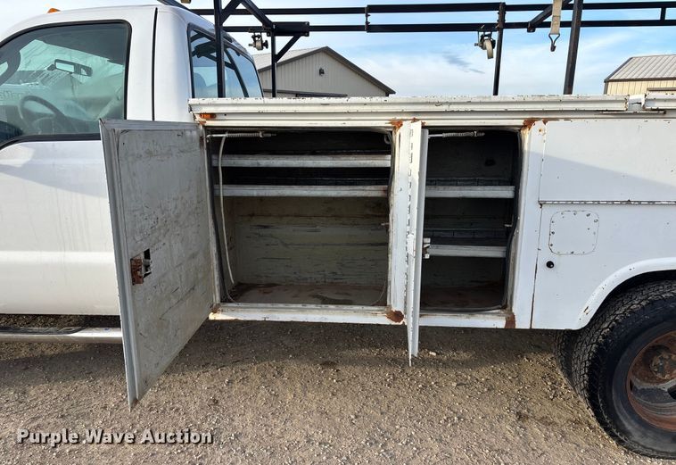 image for item FO3522 2007 Ford F350 utility bed pickup truck