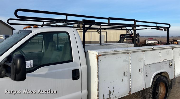 image for item FO3522 2007 Ford F350 utility bed pickup truck