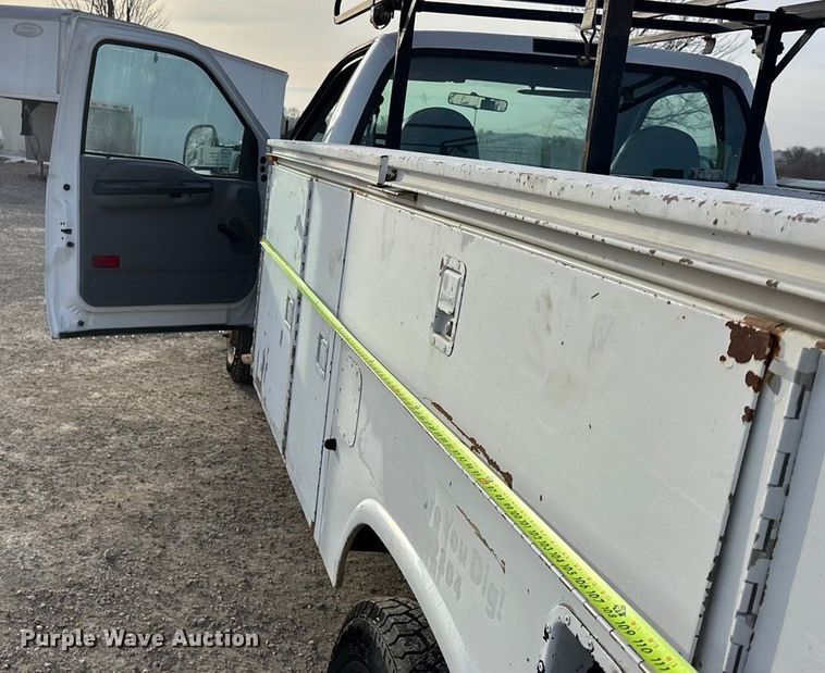 image for item FO3522 2007 Ford F350 utility bed pickup truck