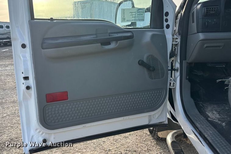 image for item FO3522 2007 Ford F350 utility bed pickup truck