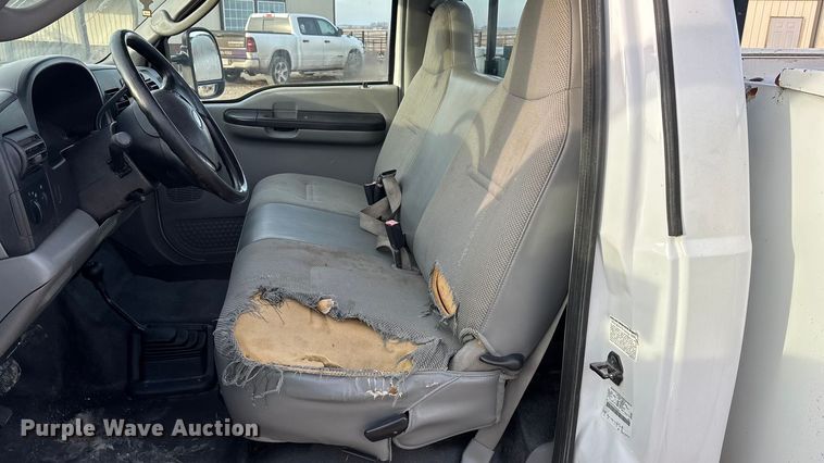 image for item FO3522 2007 Ford F350 utility bed pickup truck