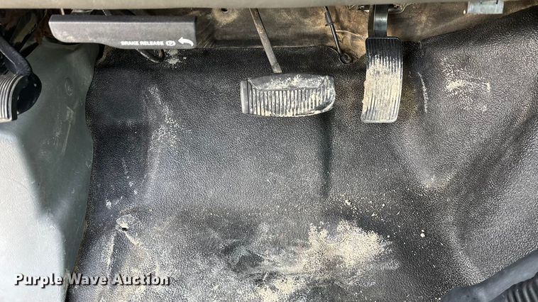 image for item FO3522 2007 Ford F350 utility bed pickup truck