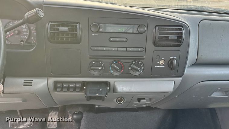 image for item FO3522 2007 Ford F350 utility bed pickup truck