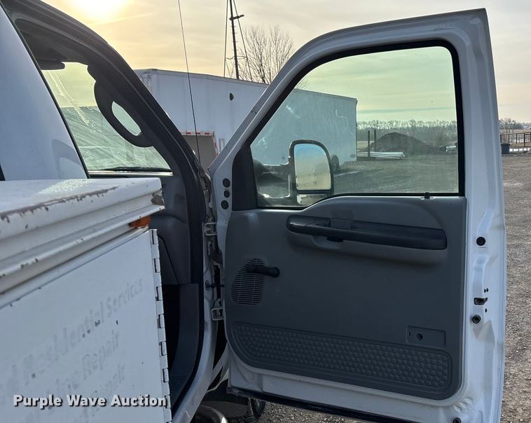 image for item FO3522 2007 Ford F350 utility bed pickup truck