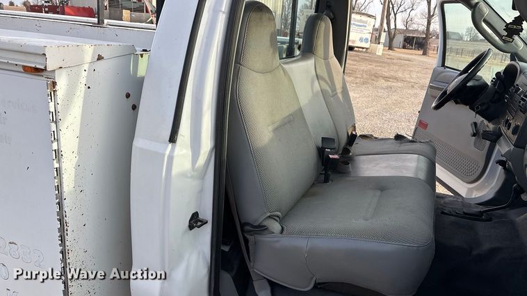 image for item FO3522 2007 Ford F350 utility bed pickup truck