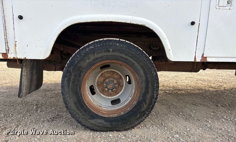 image for item FO3522 2007 Ford F350 utility bed pickup truck