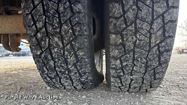 image for item FO3522 2007 Ford F350 utility bed pickup truck