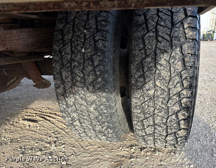 image for item FO3522 2007 Ford F350 utility bed pickup truck