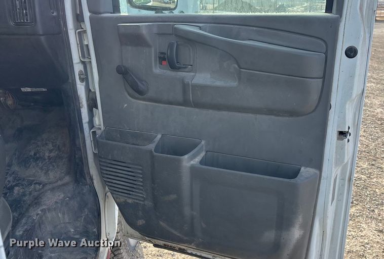 image for item FO3523 2008 Chevrolet Express G3500 utility van