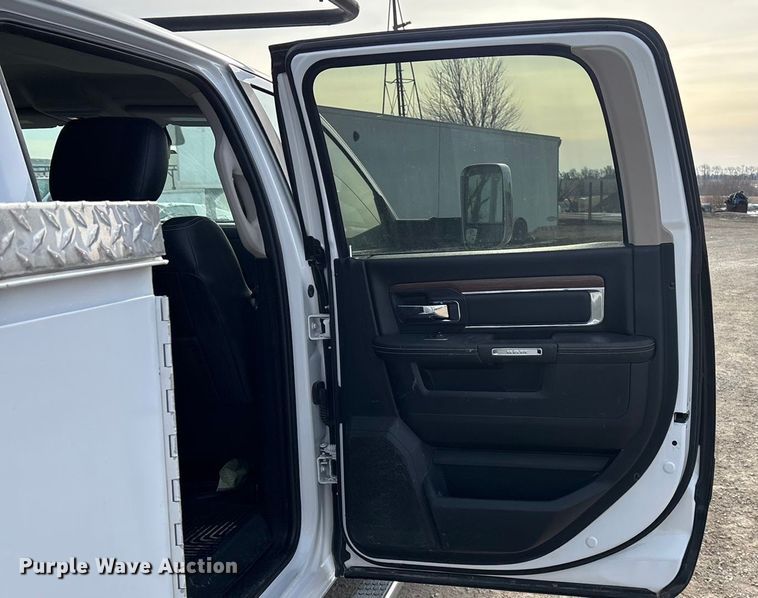 image for item FO3524 2015 RAM 4500 Crew Cab utility / service truck