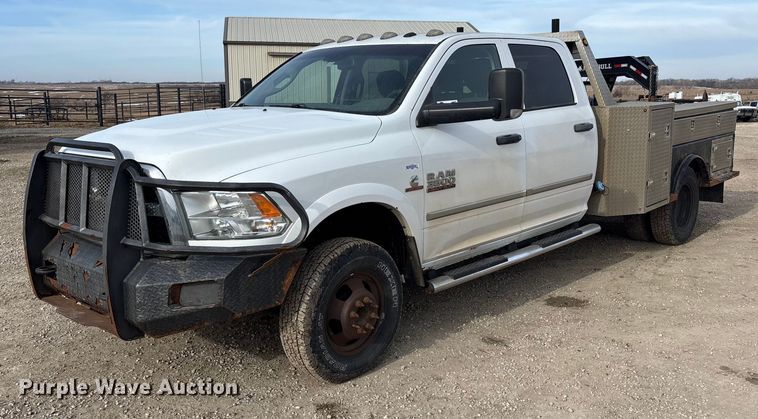 image for item FO3525 2016 RAM 3500 Crew Cab flatbed pickup truck