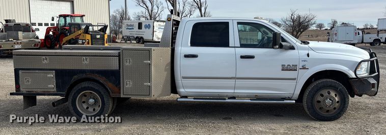 image for item FO3525 2016 RAM 3500 Crew Cab flatbed pickup truck