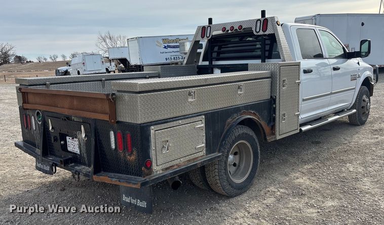 image for item FO3525 2016 RAM 3500 Crew Cab flatbed pickup truck