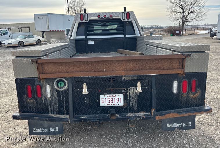 image for item FO3525 2016 RAM 3500 Crew Cab flatbed pickup truck