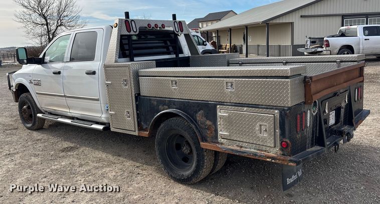 image for item FO3525 2016 RAM 3500 Crew Cab flatbed pickup truck