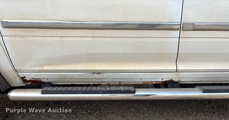 image for item FO3525 2016 RAM 3500 Crew Cab flatbed pickup truck