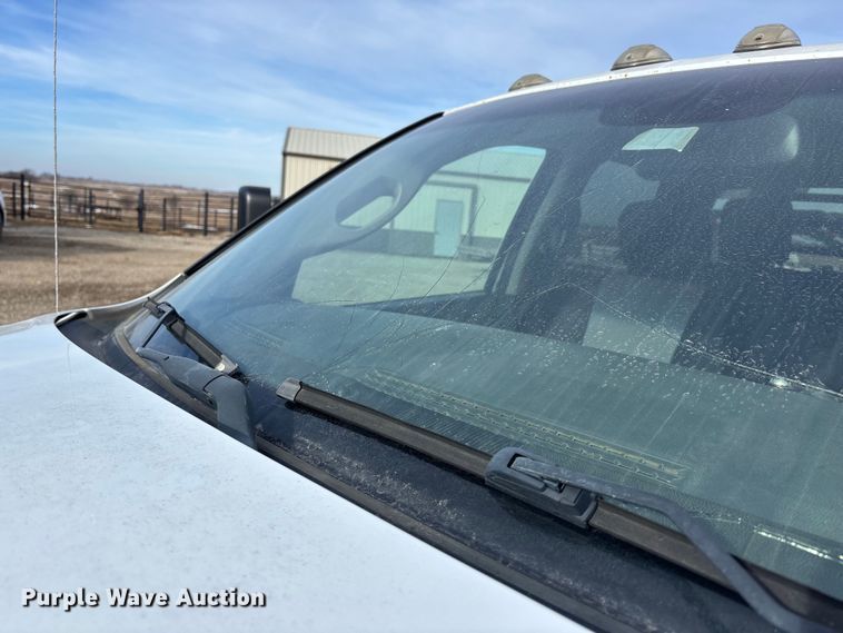 image for item FO3525 2016 RAM 3500 Crew Cab flatbed pickup truck