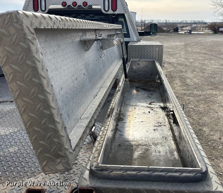 image for item FO3525 2016 RAM 3500 Crew Cab flatbed pickup truck