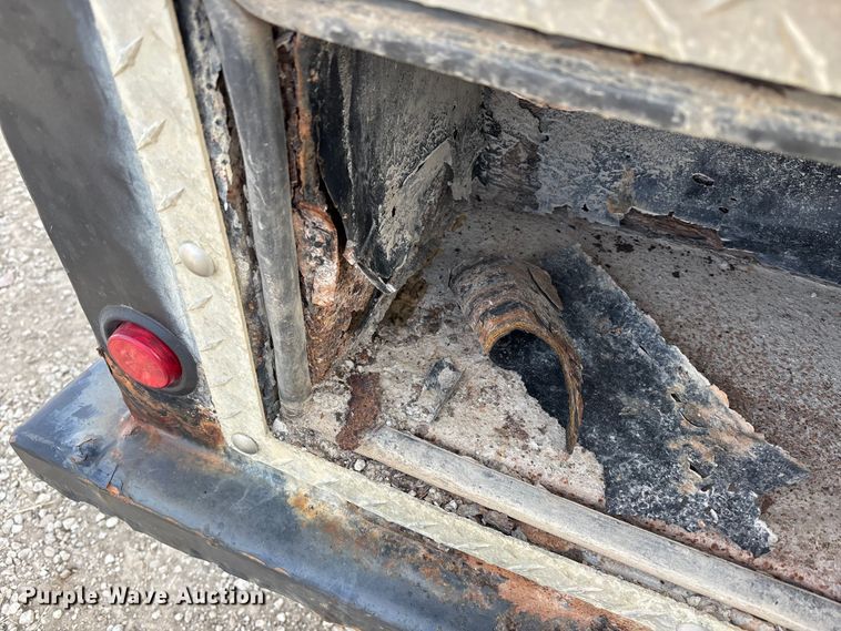 image for item FO3525 2016 RAM 3500 Crew Cab flatbed pickup truck