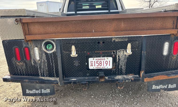 image for item FO3525 2016 RAM 3500 Crew Cab flatbed pickup truck