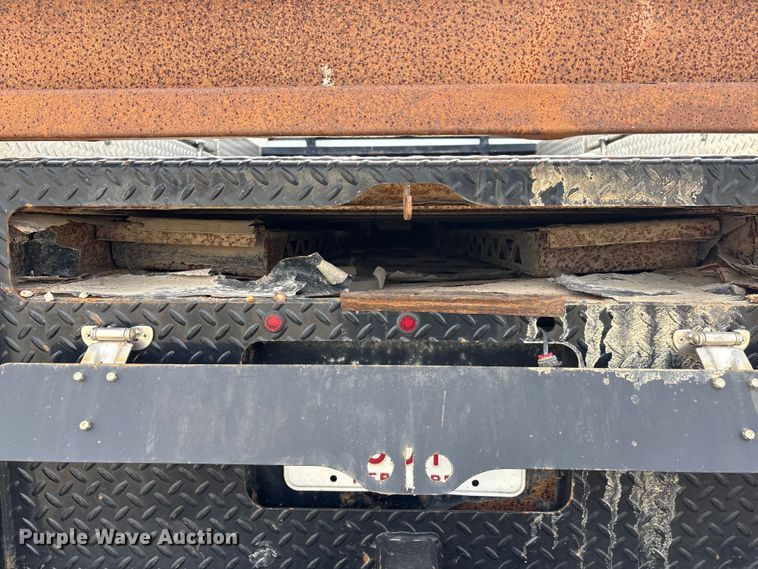 image for item FO3525 2016 RAM 3500 Crew Cab flatbed pickup truck