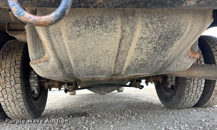 image for item FO3525 2016 RAM 3500 Crew Cab flatbed pickup truck