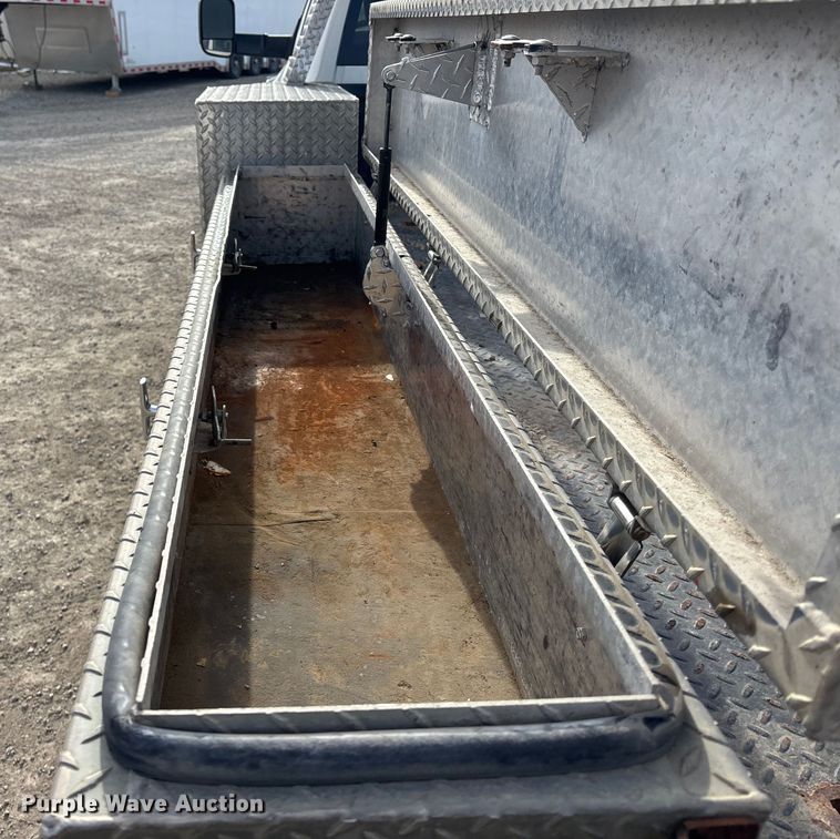 image for item FO3525 2016 RAM 3500 Crew Cab flatbed pickup truck