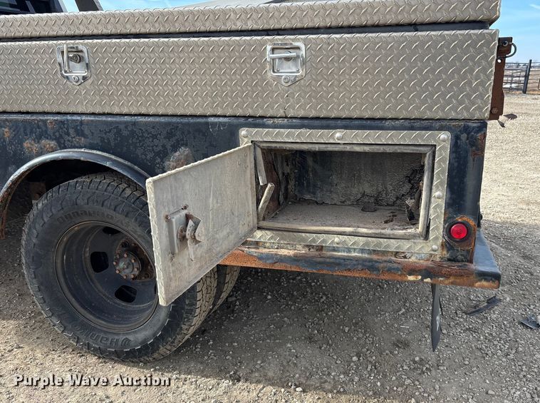 image for item FO3525 2016 RAM 3500 Crew Cab flatbed pickup truck