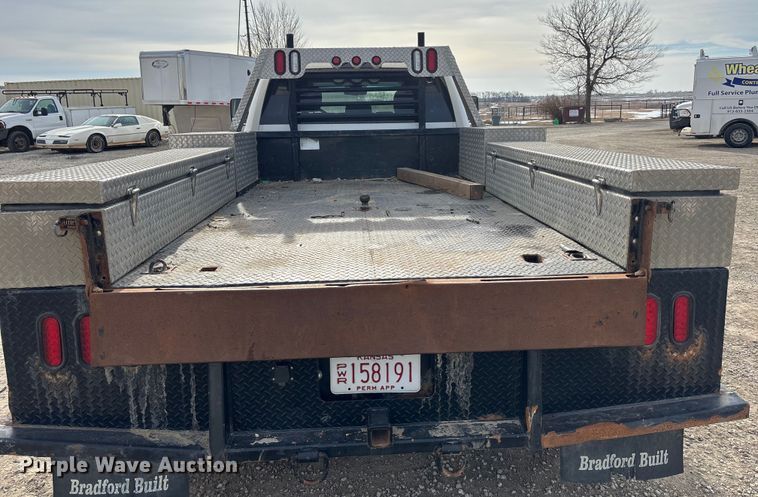 image for item FO3525 2016 RAM 3500 Crew Cab flatbed pickup truck