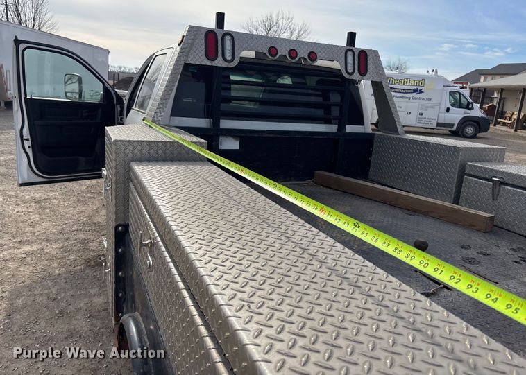 image for item FO3525 2016 RAM 3500 Crew Cab flatbed pickup truck