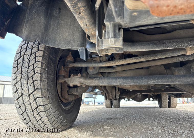 image for item FO3525 2016 RAM 3500 Crew Cab flatbed pickup truck