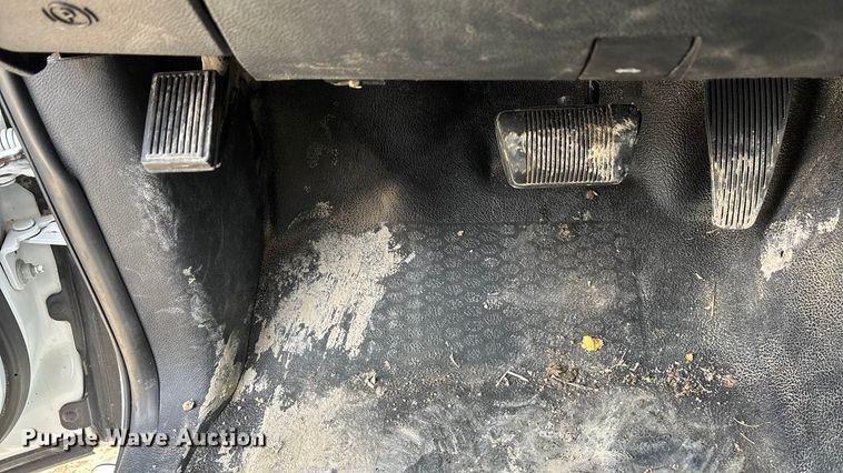 image for item FO3525 2016 RAM 3500 Crew Cab flatbed pickup truck