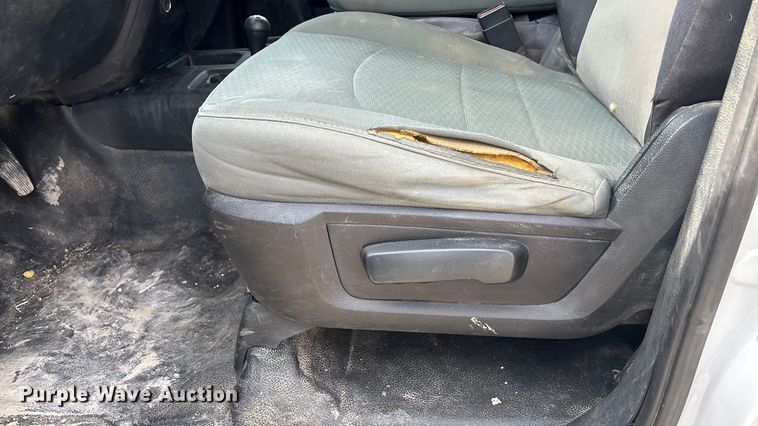 image for item FO3525 2016 RAM 3500 Crew Cab flatbed pickup truck