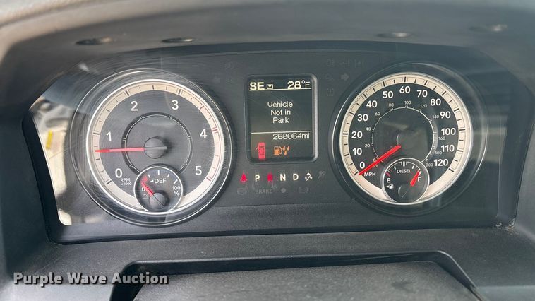 image for item FO3525 2016 RAM 3500 Crew Cab flatbed pickup truck