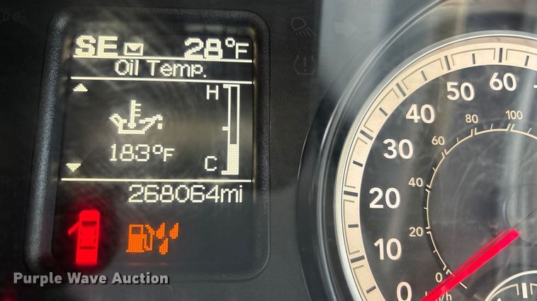 image for item FO3525 2016 RAM 3500 Crew Cab flatbed pickup truck