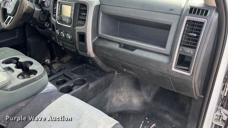 image for item FO3525 2016 RAM 3500 Crew Cab flatbed pickup truck